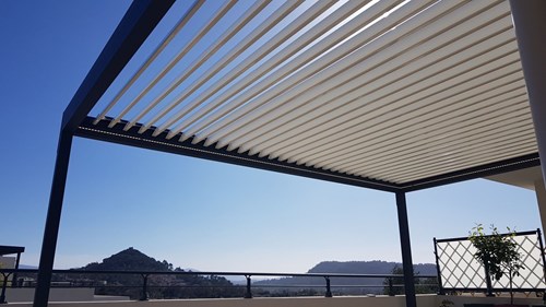 Pergola bioclimatique